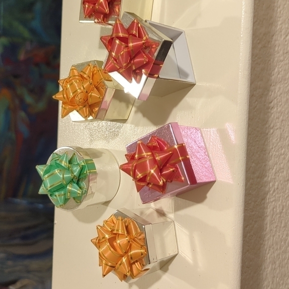 10 adorable tiny ring boxes in gold, pink, and silver with colored bows on top. - Picture 2 of 5